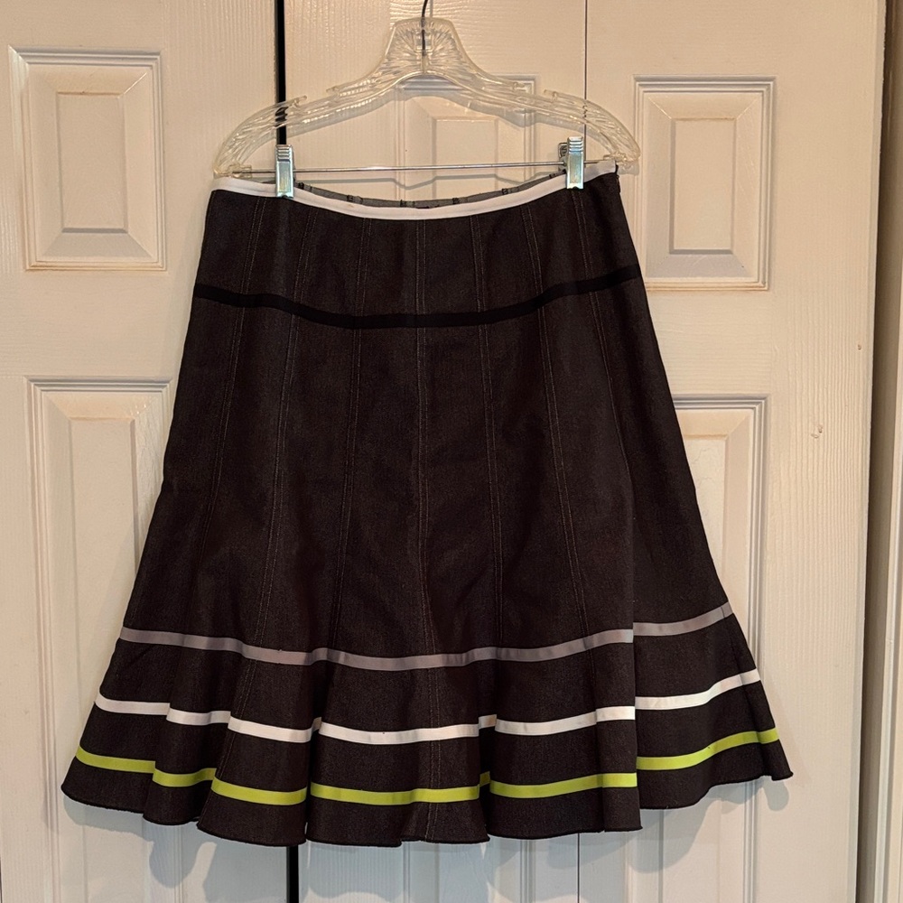 Stylish Black and Green Women's Skirt